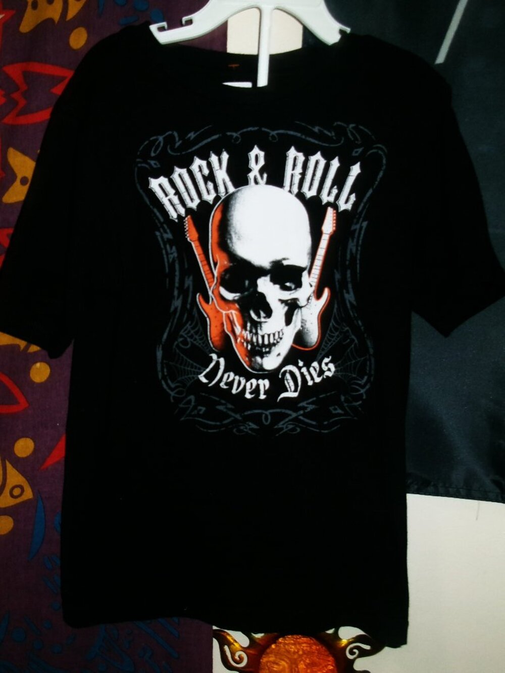 rock n roll never dies skull new s/m women tee- music guitar ac dc beatles kinks
